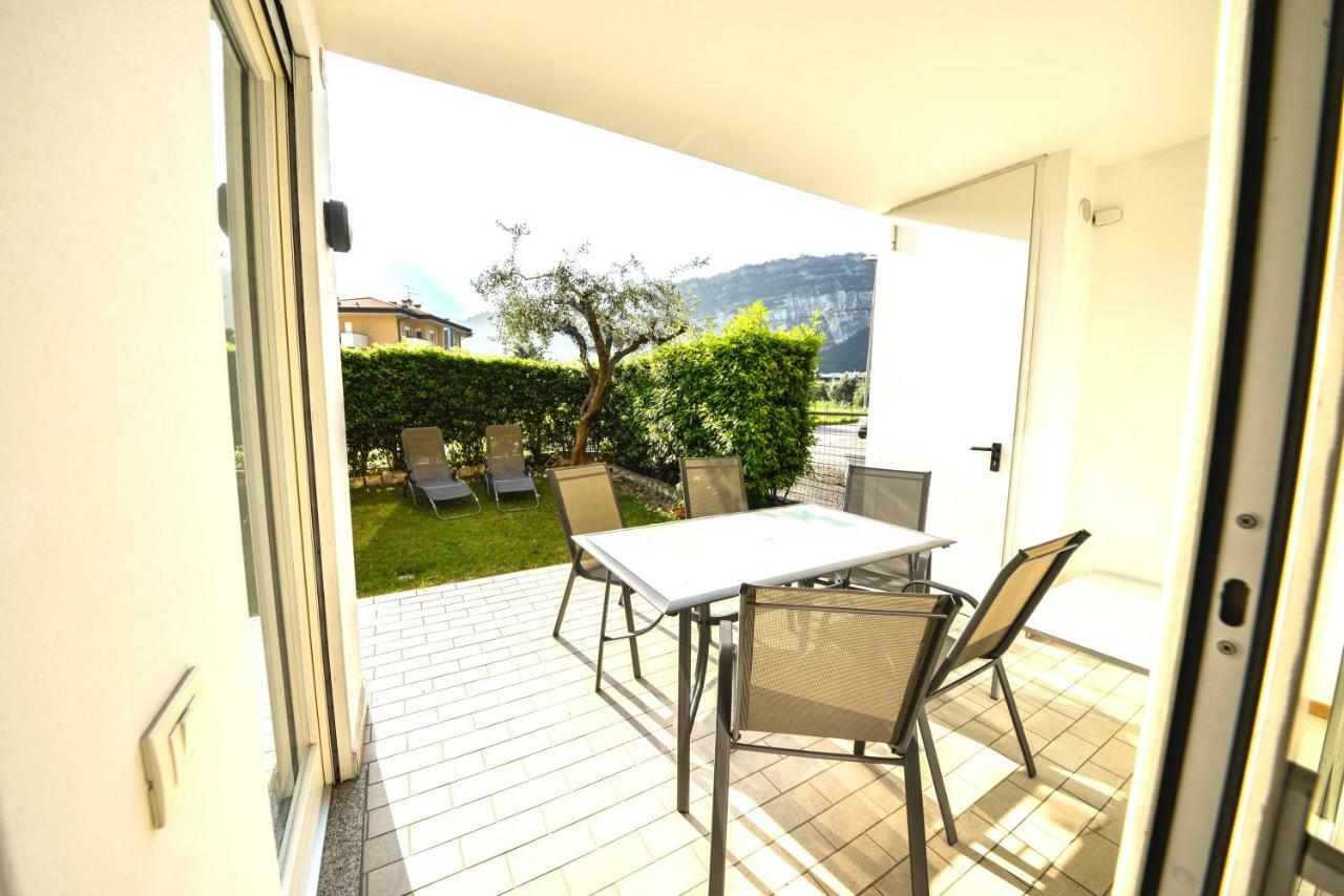 Ferienwohnung Lake & Pool Torbole Sul Garda Exterior foto