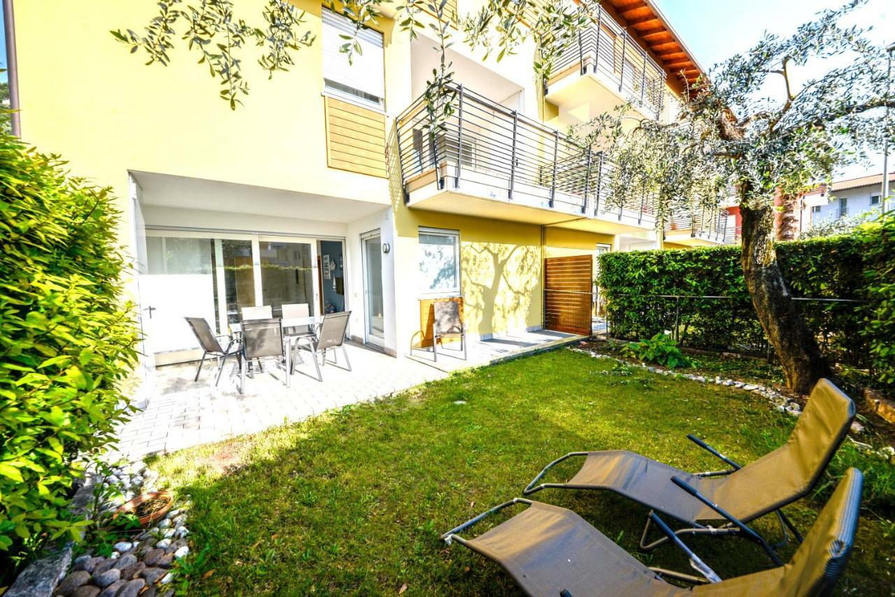 Ferienwohnung Lake & Pool Torbole Sul Garda Exterior foto